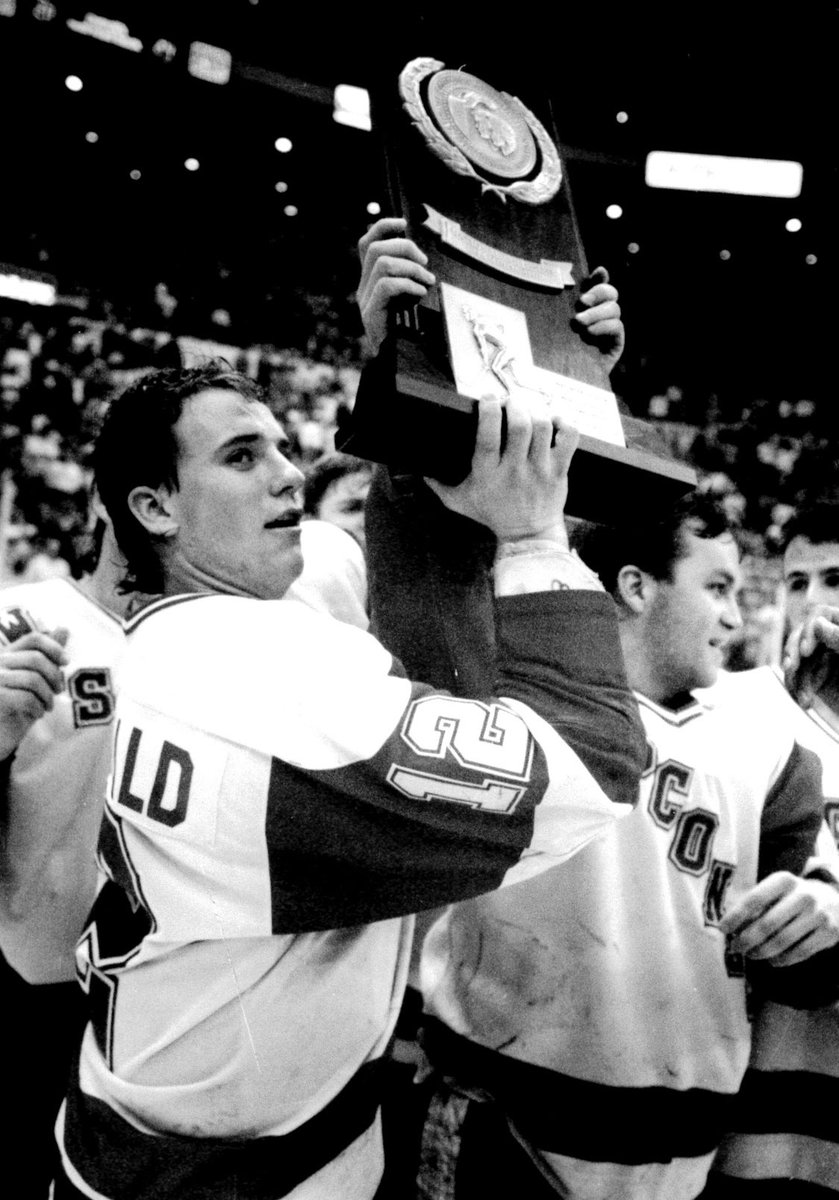 TonyGranato's tweet photo. #BadgerAlumoftheDay: Doug Macdonald, ’88-92, 152GP, 75g, 114a, 189pts, Port Moody, BC, ‘90 NCAA &amp; WCHA champ, ‘92 captain, ’89 WCHA Final Five All-Tourney, Ivan B. Williamson Scholastic Award, ’91 Jim Santulli 7th Man Award, GWG ‘90 WCHA championship game vs Minnesota https://t.co/sZxggjqPtH