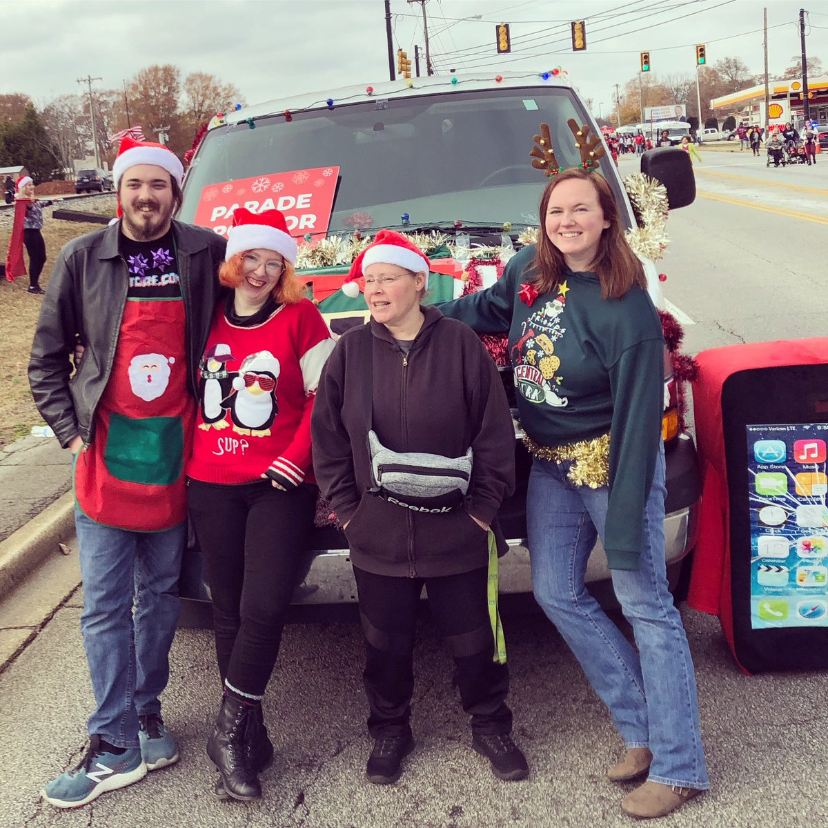 TheTechStoreSC's tweet image. #ThrowbackThursday to when we were a sponsor for the Simpsonville Christmas Parade 🎄🎅 our team loved being part of this community event and seeing the kids laugh and high five our phone suit guy brought smiles to our faces 🙂