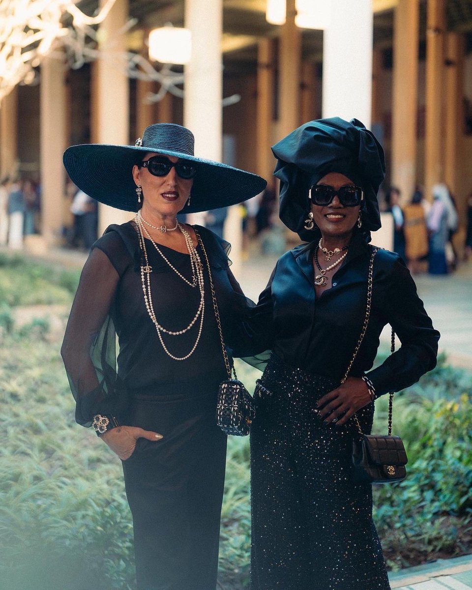 CHANEL 2022/23 Métiers d'art show in Dakar. <a href="/khadjanin/">Khadja Nin</a> is looking FAB as always🔥🔥🔥😍

📸 repost from <a href="/OkayAfrica/">OkayAfrica</a> #abatwip