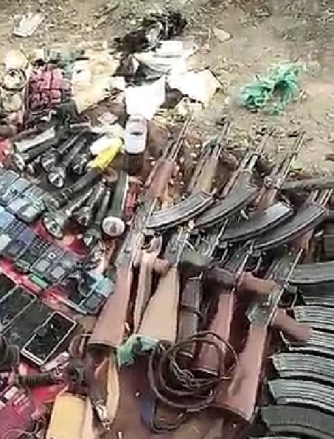 Ocisse691's tweet photo. 🇧🇫#Burkina #Namentenga 7/12/2022 une puissante attaque du #JNIM a visé les VDP de #Boala, plus d'une dizaine de morts parmi les supplétifs civils, vingt-huit (28) motos, des armes et munitions récupérées par les djihadistes. https://t.co/DJc0Ytk9LI