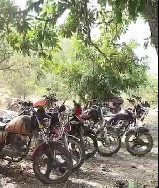 Ocisse691's tweet photo. 🇧🇫#Burkina #Namentenga 7/12/2022 une puissante attaque du #JNIM a visé les VDP de #Boala, plus d'une dizaine de morts parmi les supplétifs civils, vingt-huit (28) motos, des armes et munitions récupérées par les djihadistes. https://t.co/DJc0Ytk9LI
