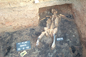 RomaHistoria's tweet photo. y una derrota anterior sufrida en la zona por las tropas pompeyanas firmaron su sentencia de muerte. Los pompeyanos entraron a sangre y fuego, la ciudad arde y en su foro se entregaran a una orgía de sangre que pretende ser una lección para los romanos de la zona https://t.co/4t57ycogKY
