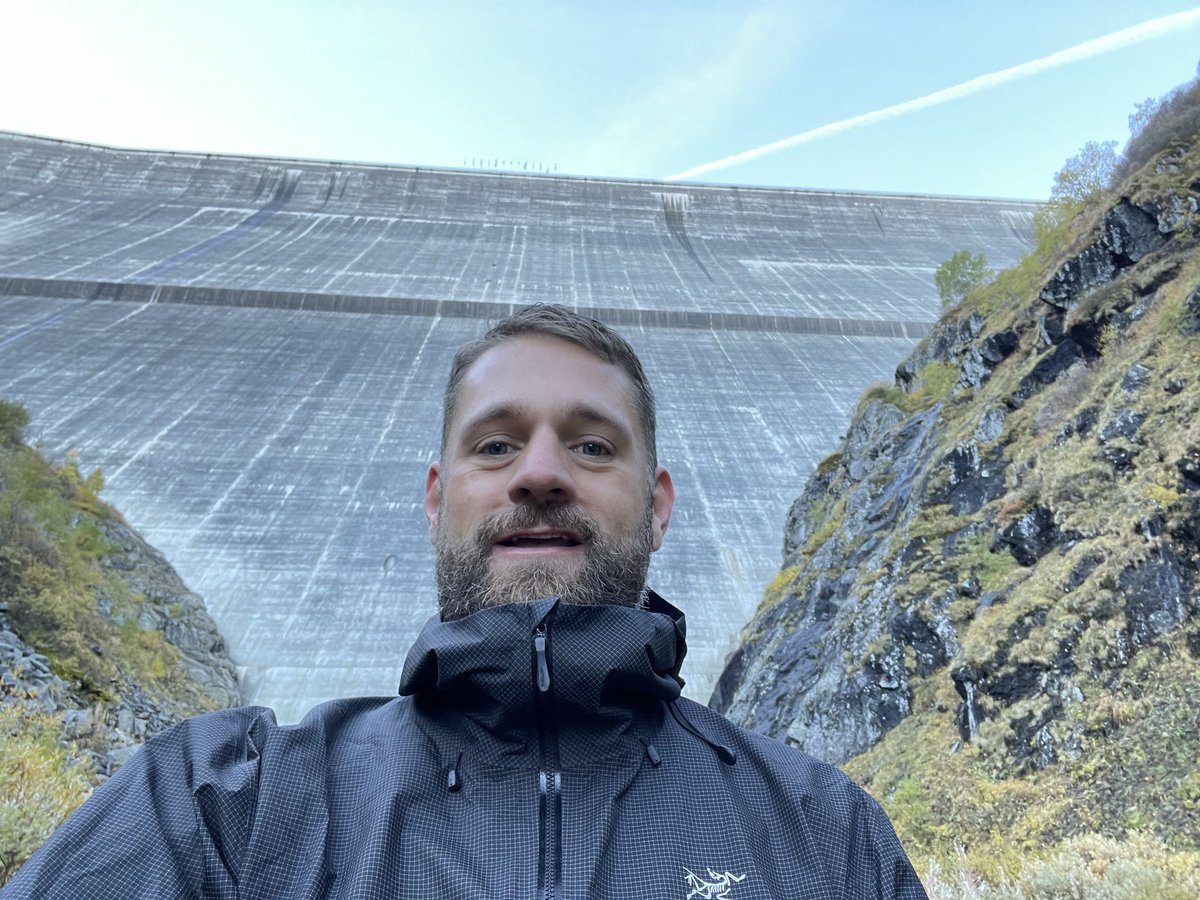 jorgwalch's tweet photo. Die Schweiz hat nicht genügend Strom. Dabei ist dieser Winter gar nicht das grösste Problem, so richtig eng wird’s in ein paar Jahren. 

Wie die Lösung aussehen könnte, erzähl ich in meinem neuen Film. Jetzt um 23:05 auf SRF1 oder ab morgen auf https://t.co/oqm4XRnLMd und PlaySRF https://t.co/TE1cSsLdLq