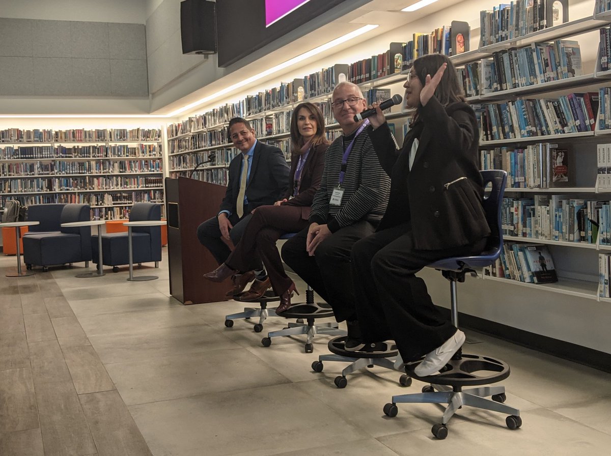 Mrs_Duhart365's tweet photo. Amazing panel session from our Superintendent @LoriGonzalezEDU at Future Ready! 👋👋👋👋 @lamont_district https://t.co/6tiz7g4E81