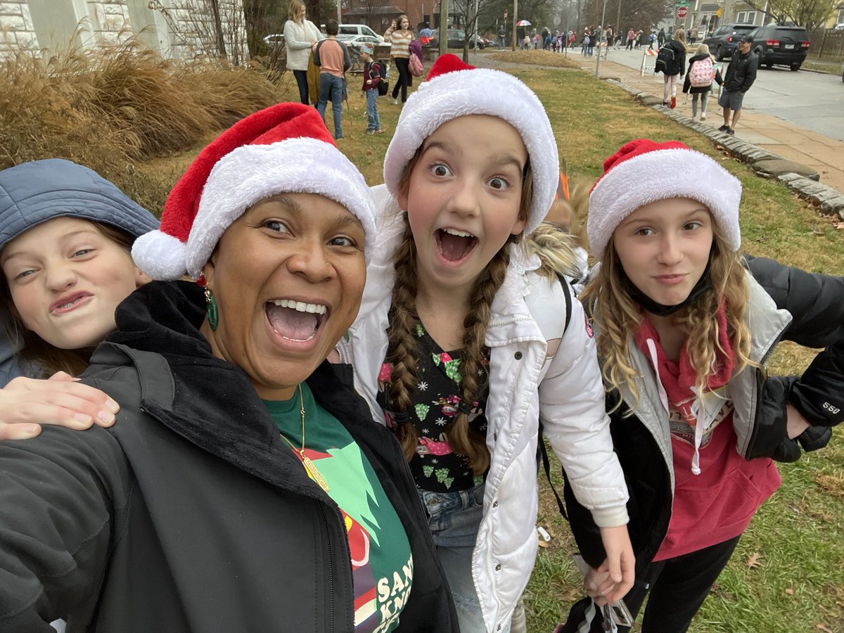 MESHoneyBees's tweet photo. I love that my former 🐝s always end the day coming to give me hugs and recap their days!!! I’m so loved and I feel it every single day!! #OnceAHoneyBee #AlwaysAHoneyBee #HoneyBeeNation #AveryWay https://t.co/mn87TAfIvH