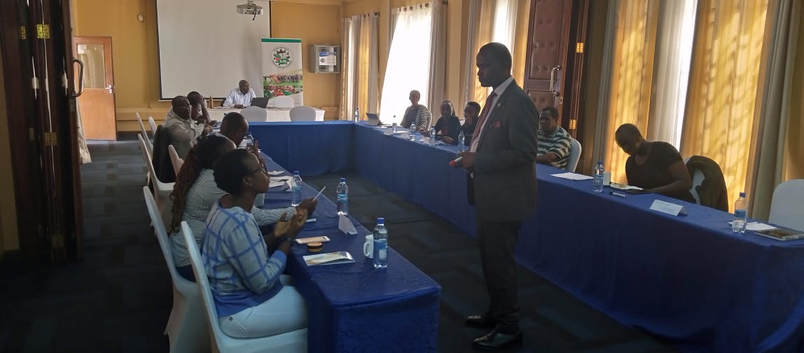 #Day_2, Storage technologies and reverse logistics training for #smes <a href="/KICDKenya/">KICD</a>. Factors to consider during recall are nature of product, product identifiers, distribution path &amp; salvage nature. Implemented by <a href="/AIN_Kenya/">Agricultural Industry Network</a> &amp; Supported by <a href="/giz_gmbh/">GIZ</a> 🇰🇪
#BusinessScoutsforDevelopment