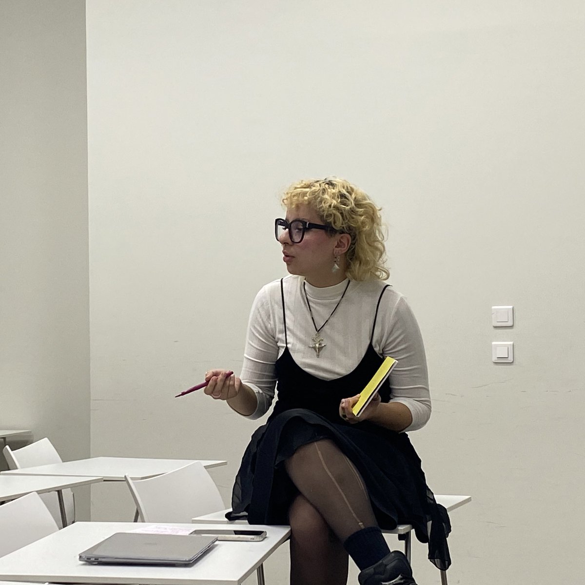 Ce soir, notre Assemblée générale s’est réunie pour accueillir nos nouvelles et nouveaux membres.

Entre les luttes du passé et les défis du présent, la défense des droits LGBT+ à <a href="/AssasUniversite/">Panthéon-Assas université</a> reste notre ambition pour le futur.