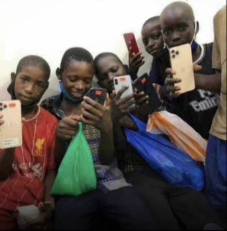 Naija On Twitter Just Dey Play 