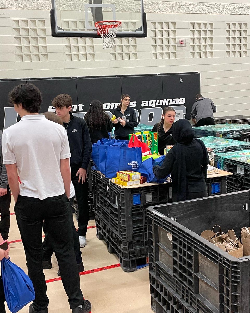 STAOakville's tweet photo. Hey Raiders! Thank you so much for your efforts in bringing in food donations for The Gift of Giving Back. As a school, we collected 2626.4 lbs of food! With the average cost of 1 pound of food being approximately $3.21, that is equivalent to $8109.50 worth of donations!! https://t.co/WByyzmr3Q8