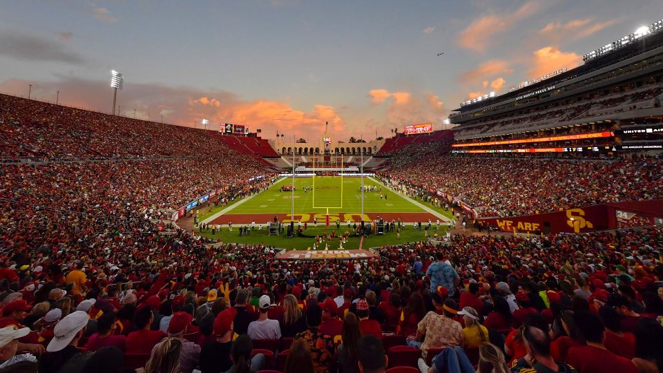 ATG_14's tweet photo. Extremely blessed to say that I have received an offer from the University of Southern California #Fighton @CoachGrinch https://t.co/lVIjC4ZL8z