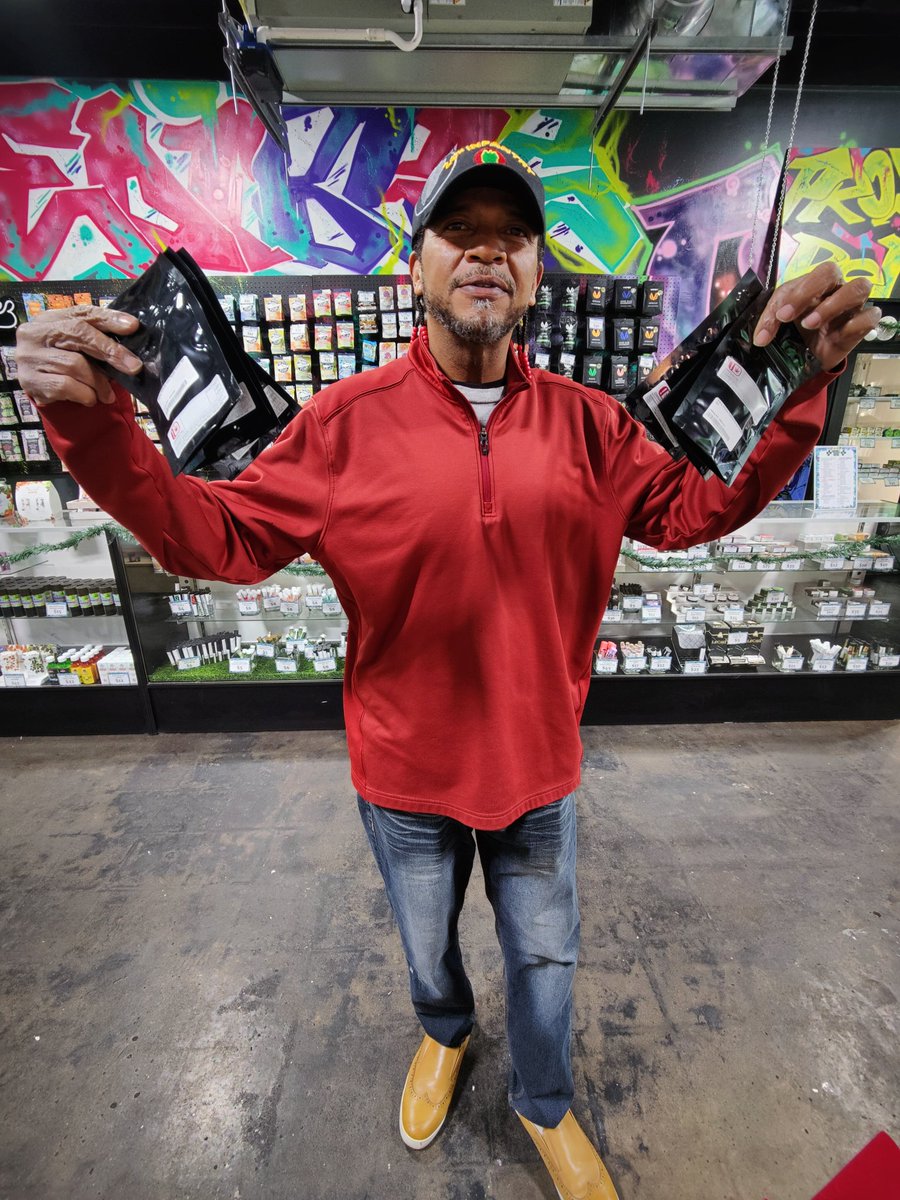 ProjectReleaf's tweet image. First (15) patients to drop $15 after 4pm are gonna leave with a 5 pack of our house pre rolls for only a PENNY today! 🔥💯💚 #ProjectReleaf #OKCVibes #DispensaryLife #MedicalCannabis #FivePackDeal