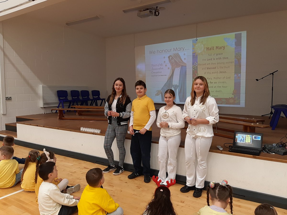 SacredHRoscrea's tweet photo. We joined our fellow European Sacred Heart schools in lighting candles &amp; praying for peace today. At assembly, marking the Feast of the Immaculate Conception we wore white or yellow to brighten the Winter darkness. Better to light a candle 🕯#WeareSacredHeart https://t.co/kVFDbYmMa9