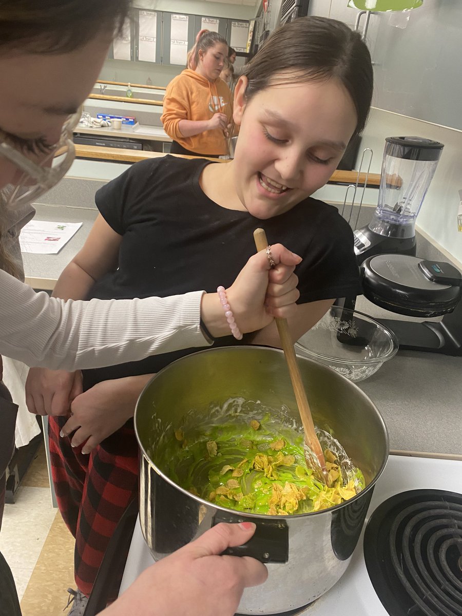 Lisa Eakins tweet media