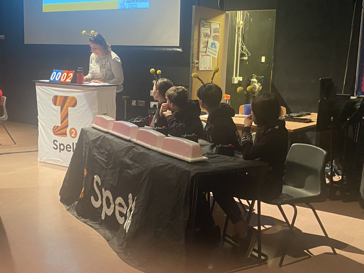 portmeadp's tweet photo. Some of our Y5/6 had a fantastic time competing in the spelling bee contest  at @dylanthomas_sch today. They were so good. Thank you @ReachingWiderSE and Miss H Thomas 🐝 #pmdpy5/6 #pmdpllc https://t.co/8lVqt7tFHJ