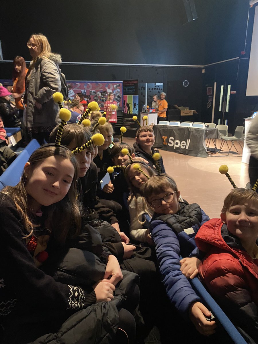 portmeadp's tweet photo. Some of our Y5/6 had a fantastic time competing in the spelling bee contest  at @dylanthomas_sch today. They were so good. Thank you @ReachingWiderSE and Miss H Thomas 🐝 #pmdpy5/6 #pmdpllc https://t.co/8lVqt7tFHJ