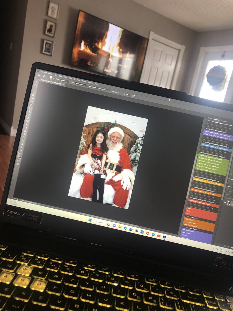 Photog_Rich's tweet photo. This is where I will be until further notice 💻😵‍💫🎅🏻

#checkonyourlocalphotographer #busyseason https://t.co/fjbJ0BPAA1
