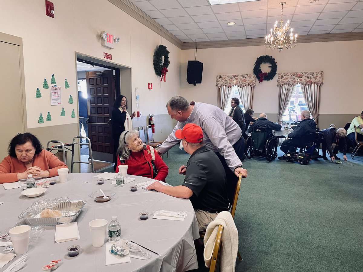 CityofPawtucket's tweet photo. Happy Holidays! 🎄 @SenWhitehouse @RobertoHMoreno https://t.co/MhfiN08gjw