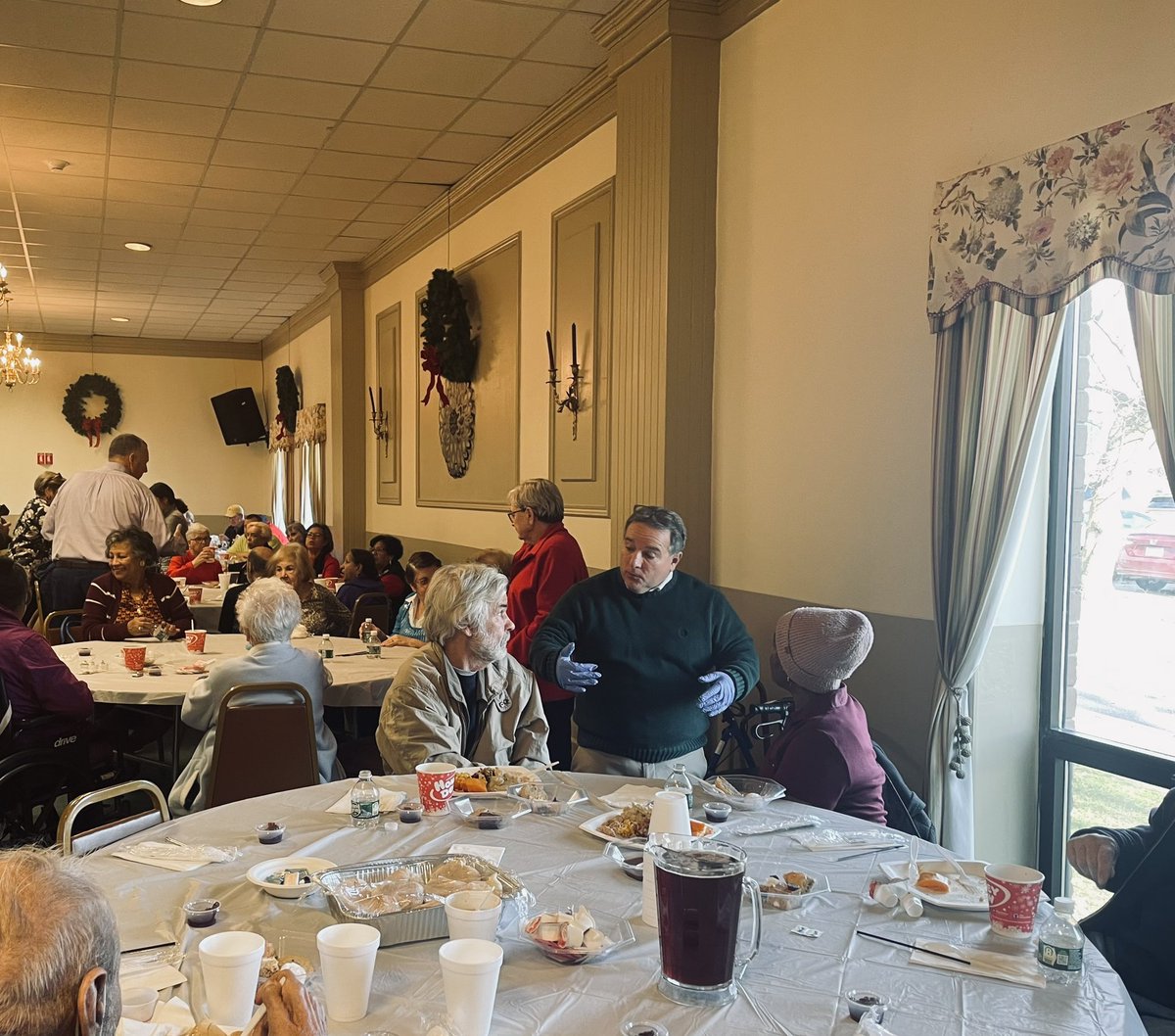 CityofPawtucket's tweet photo. Happy Holidays! 🎄 @SenWhitehouse @RobertoHMoreno https://t.co/MhfiN08gjw