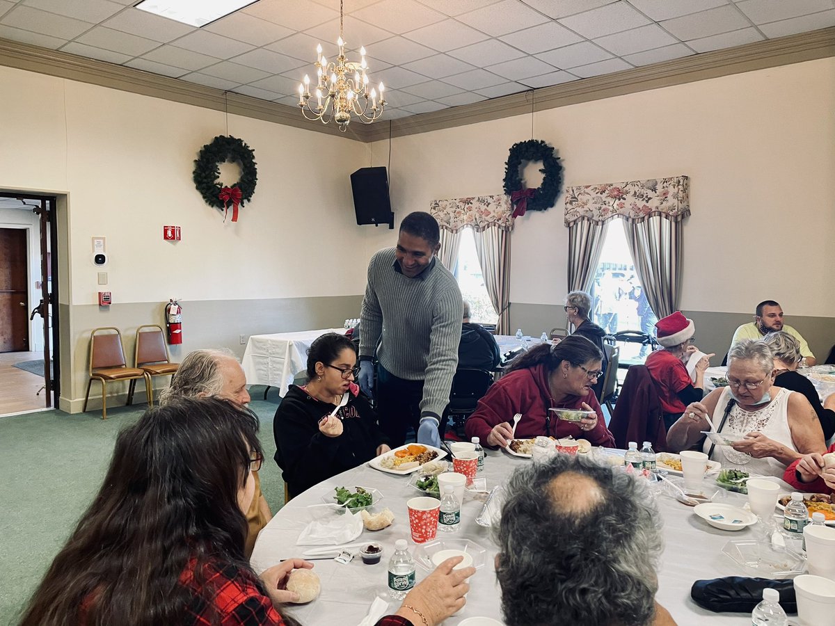 CityofPawtucket's tweet photo. Happy Holidays! 🎄 @SenWhitehouse @RobertoHMoreno https://t.co/MhfiN08gjw