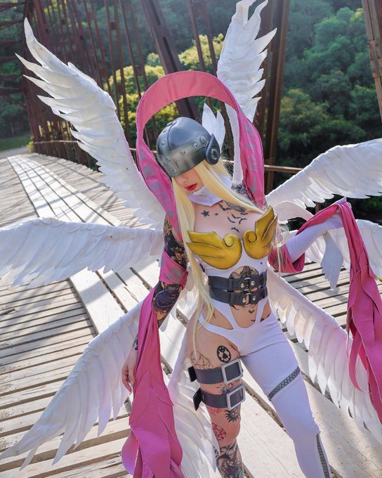ANGEWOMON for you 🕊️  This is one of my dream cosplays!  + + https://t.co/FOiB2YiHfL