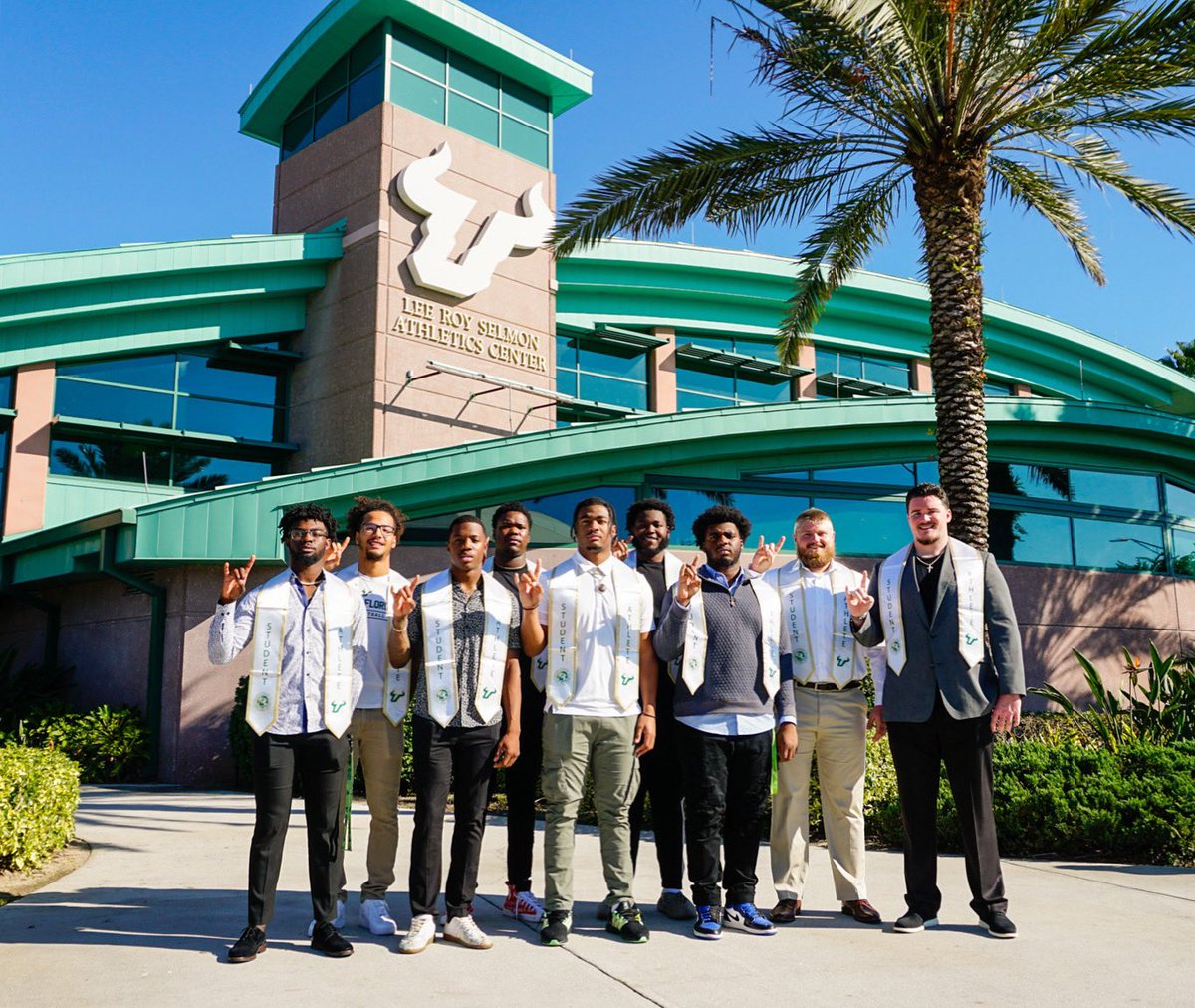 Congratulations to our 2022 December graduates! We’re so proud of you! 🎓🤘

#HornsUp🤘