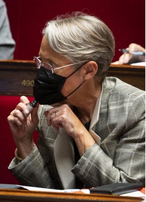 Christophe Castagnette ᵖᵃʳᵒᵈᶦᵉ (@ccastanette) on Twitter photo Image d’<a href="/Elisabeth_Borne/">Élisabeth BORNE</a> enfreignant l’article L3513-6 du code de la Santé publique (il est interdit de vapoter sur les lieux de travail fermés et couverts à usage collectif).
#onnousprendpourdescons Image d’<a href="/Elisabeth_Borne/">Élisabeth BORNE</a> enfreignant l’article L3513-6 du code de la Santé publique (il est interdit de vapoter sur les lieux de travail fermés et couverts à usage collectif).
#onnousprendpourdescons