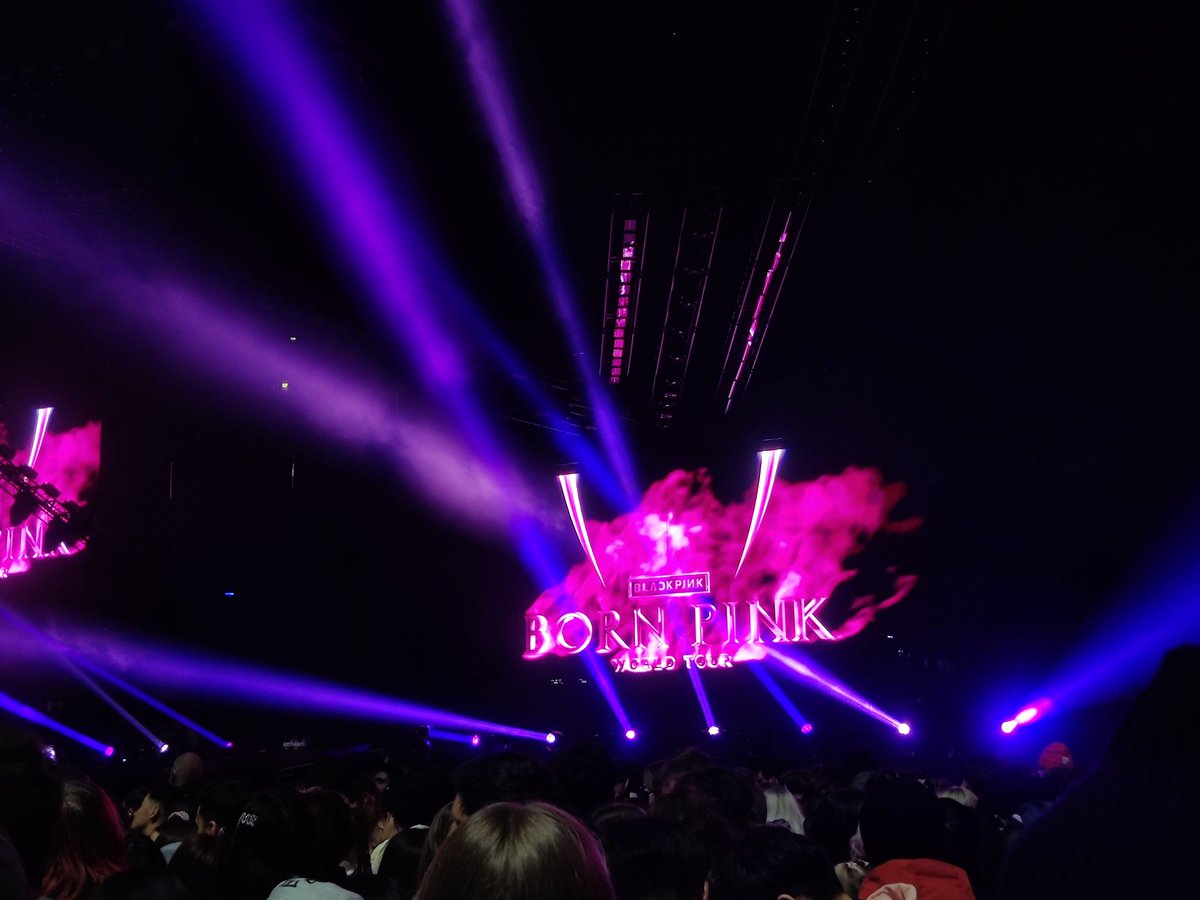 Suneeta_17's tweet photo. 久しぶりのライブはチェゴ🥹
#BLACKPINKinGERMANY 
#BLACKPINK https://t.co/UmMbmUtWL1