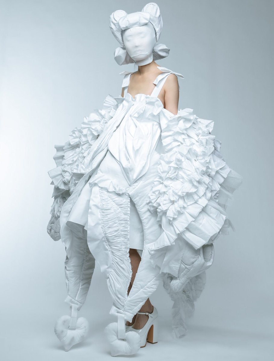 A Look by Deni Dai from the Central Saint Martins White Show 2022.