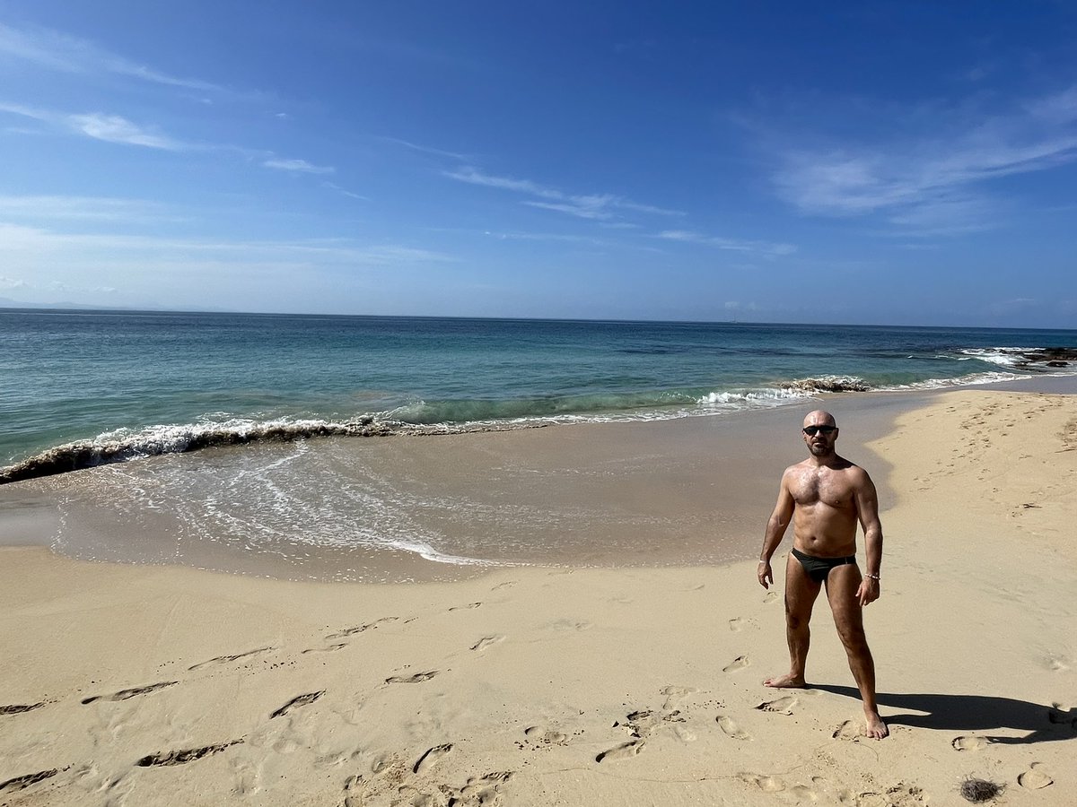 PatrickFerlin1's tweet photo. Nouveau sur Twitter en en #Martinique ! #gayfriendly  #seasexandsun #holidays #perfectbody #muscularhunk #bigdickonly #iamtop #gay https://t.co/e7S7DfcR5Z