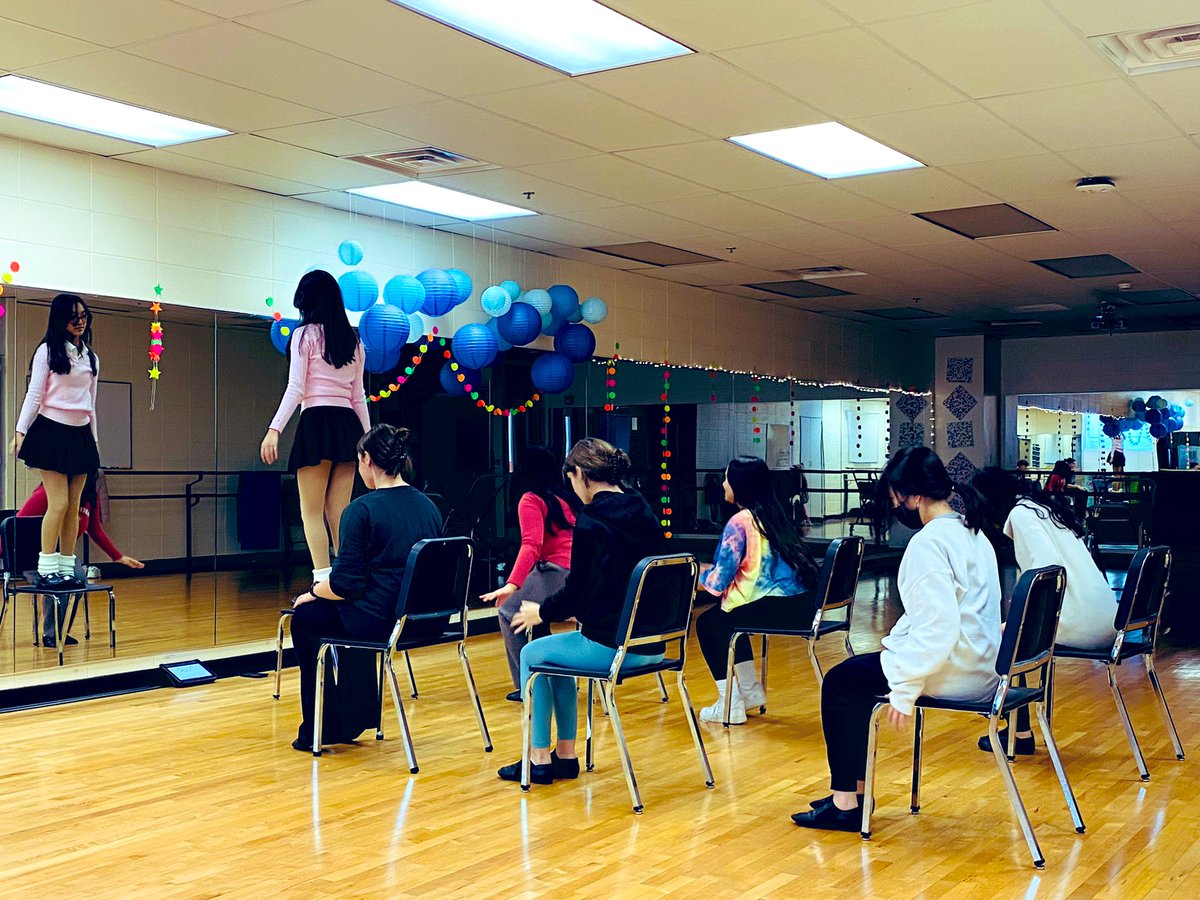 HEHSDanceClub's tweet photo. Loving this new Orchesis dance from @kaylinkat123!! #HoffmanHawks https://t.co/DadJsoPWnX