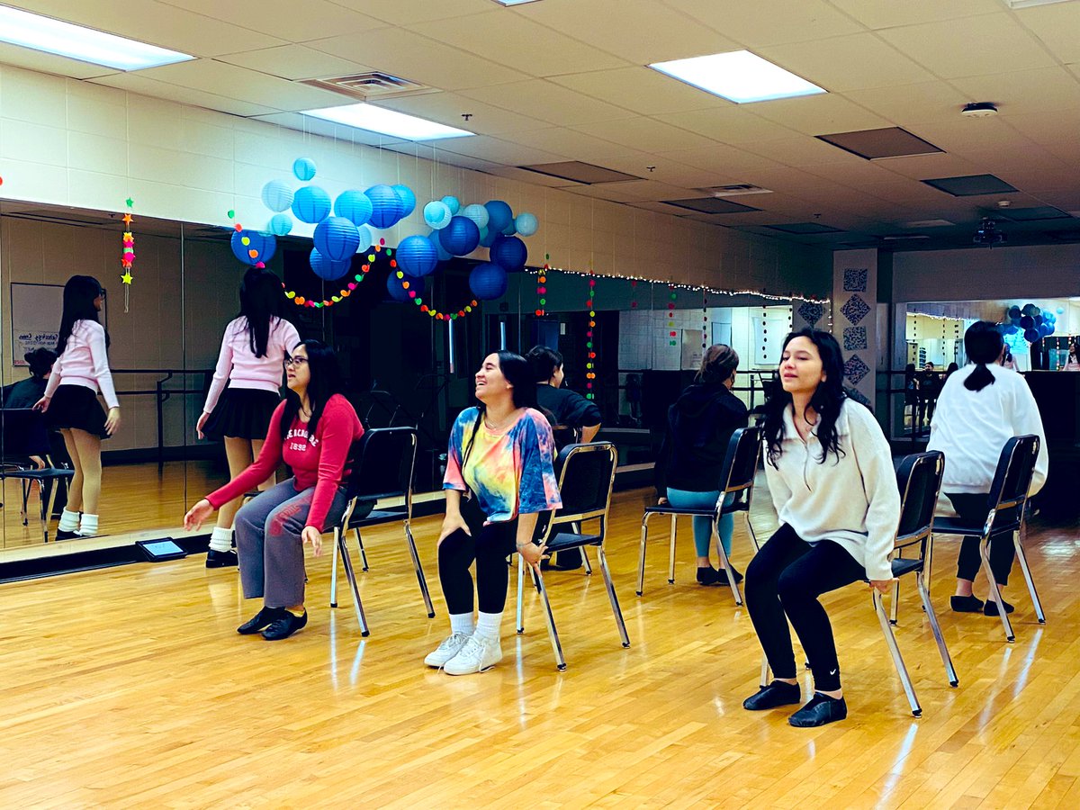 HEHSDanceClub's tweet photo. Loving this new Orchesis dance from @kaylinkat123!! #HoffmanHawks https://t.co/DadJsoPWnX