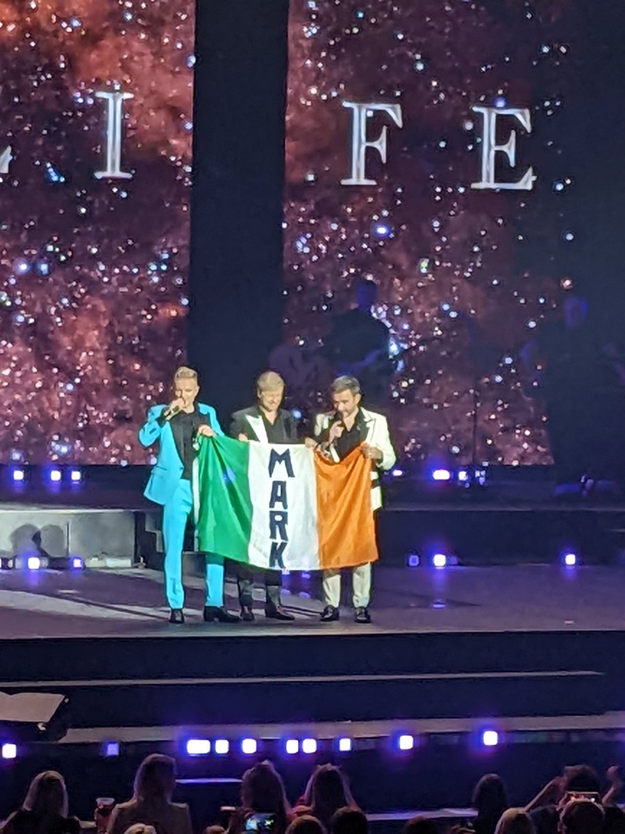 ChantellMarieW's tweet photo. What a night @NickyByrne @KianEganWL @ShaneFilan miss you @MarkusFeehily ❤️ https://t.co/9uV53NfZFa