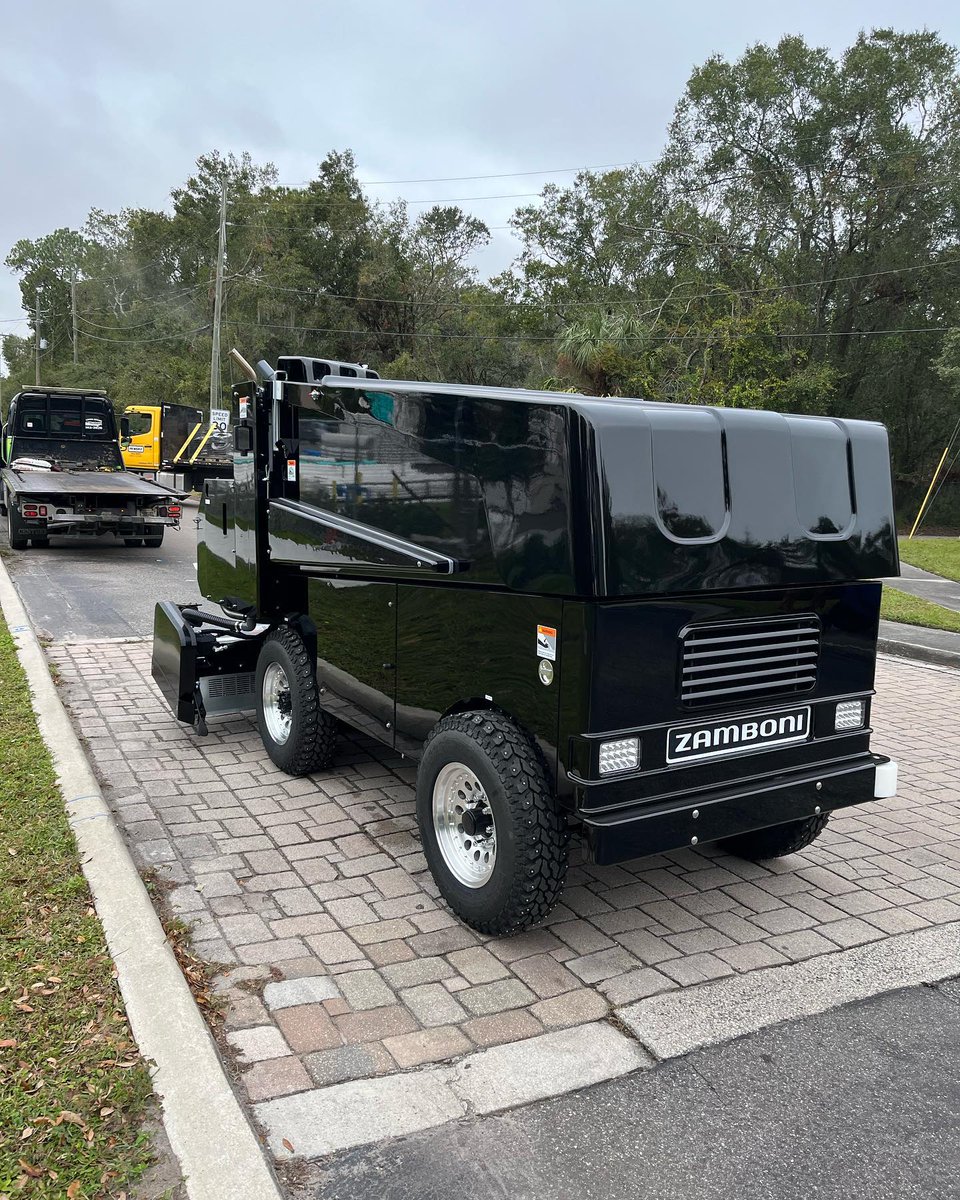 AllStarArenas's tweet photo. Let's welome TGH Ice Plex's newest Zamboni Ice Resurfacer! She is a Model 546 and she is nice and shiny! https://t.co/MEcEwgxmNK
