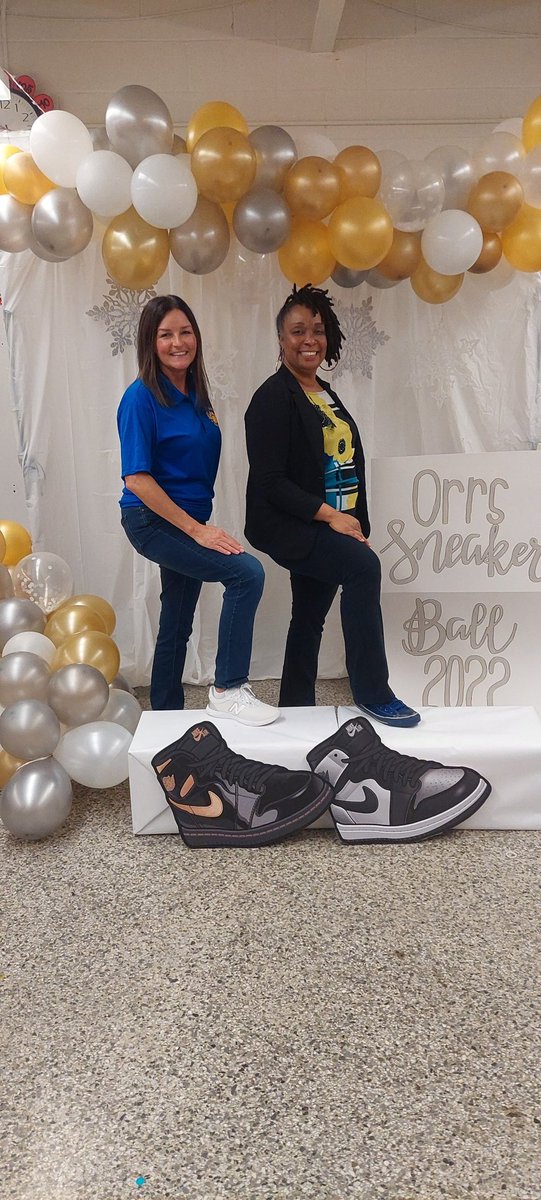 mdbcody's tweet photo. Sneakerball 2022 @OrrsElementary with @BaskinsYolunda https://t.co/gLWIBU9TXR