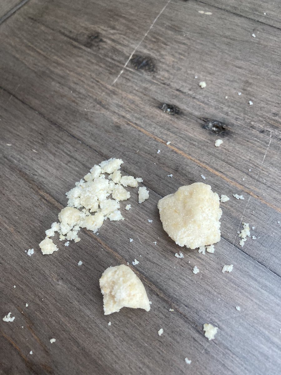 KellyMayyy's tweet photo. @walkers_crisps 
Please explain why my toddler had a packet of baked crisps (healthier option) and there was a lump/rock of salt? For someone who can’t have a lot of salt this is a huge concern! How did this pass trading standards, shocked!! https://t.co/Dk0ijwvAHv