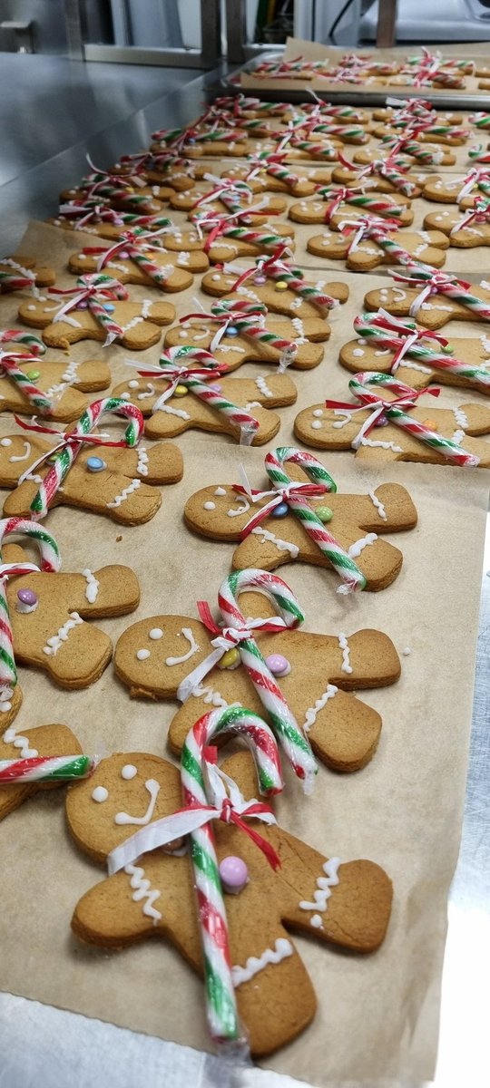 JennyBurgess15's tweet photo. Gingerbread peeps for eve's eve supper tonight @Upp_LorneHouse #Christmas #Christmasterm #santascoming https://t.co/KLdckUfHmw