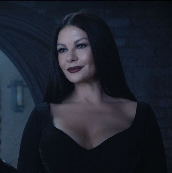 sapphicisaac's tweet photo. i believe in morticia addams supremacy https://t.co/CKc7QFh7en