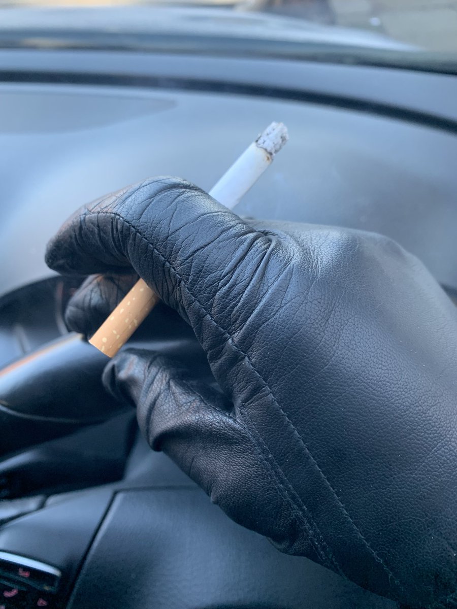 MasterScottUK's tweet photo. #drivinggloves #smoke #smokeanddrive https://t.co/3kvk9RuoT3