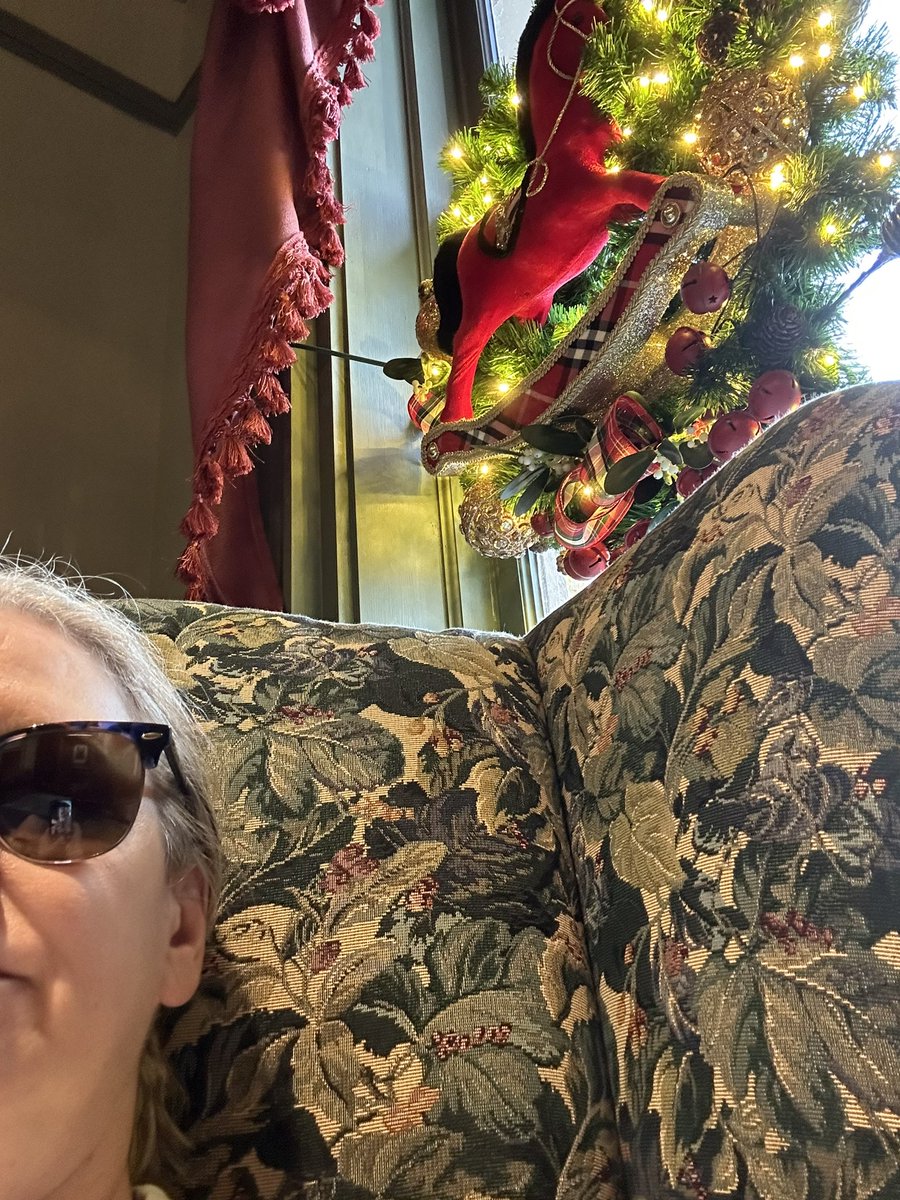 Bobcudaram's tweet photo. Best seat in Epcot…. Where am I? 😎 #Hiddenspot #Epcot https://t.co/flkWssoRr1