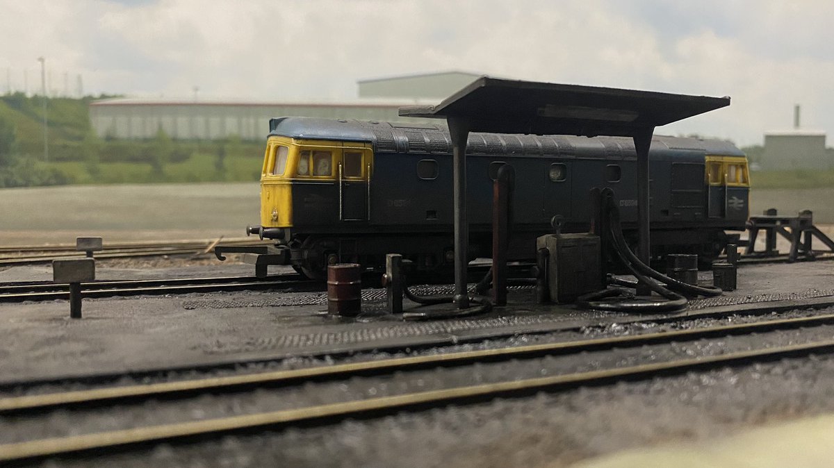 Original and model, different loco I know but I don’t have a 25 :) #tmrguk #tmrgire #modelrailway