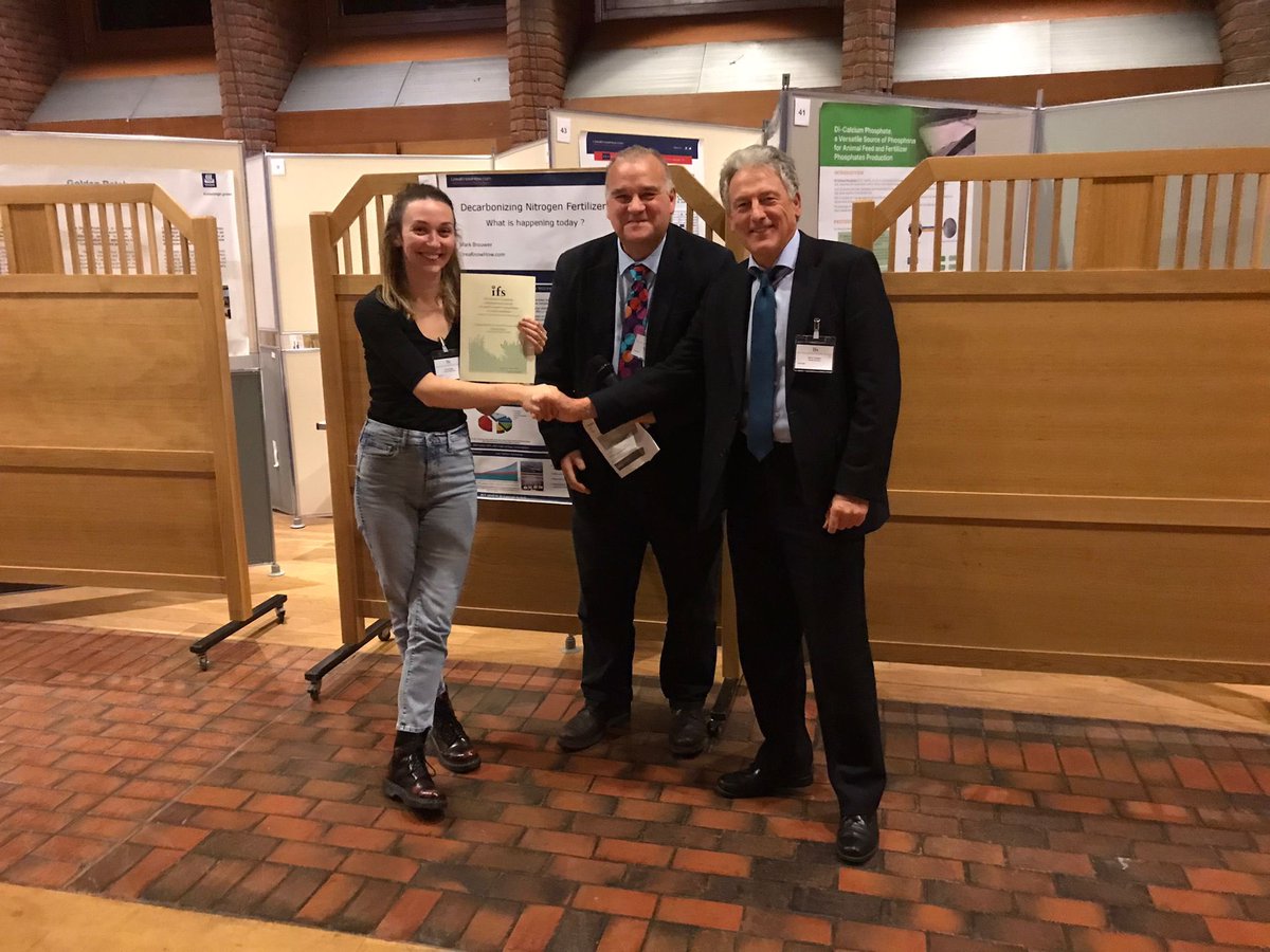 Shona Baker (@shobaker) on Twitter photo Delighted to be awarded the Brian Chambers award for early career researches in crop nutrition!! Well done to <a href="/HelenBSheridan/">Helen Sheridan</a> and <a href="/lyBRIDGET/">Bridget Lynch</a> for being amazing mentors 😊 Delighted to be awarded the Brian Chambers award for early career researches in crop nutrition!! Well done to <a href="/HelenBSheridan/">Helen Sheridan</a> and <a href="/lyBRIDGET/">Bridget Lynch</a> for being amazing mentors 😊