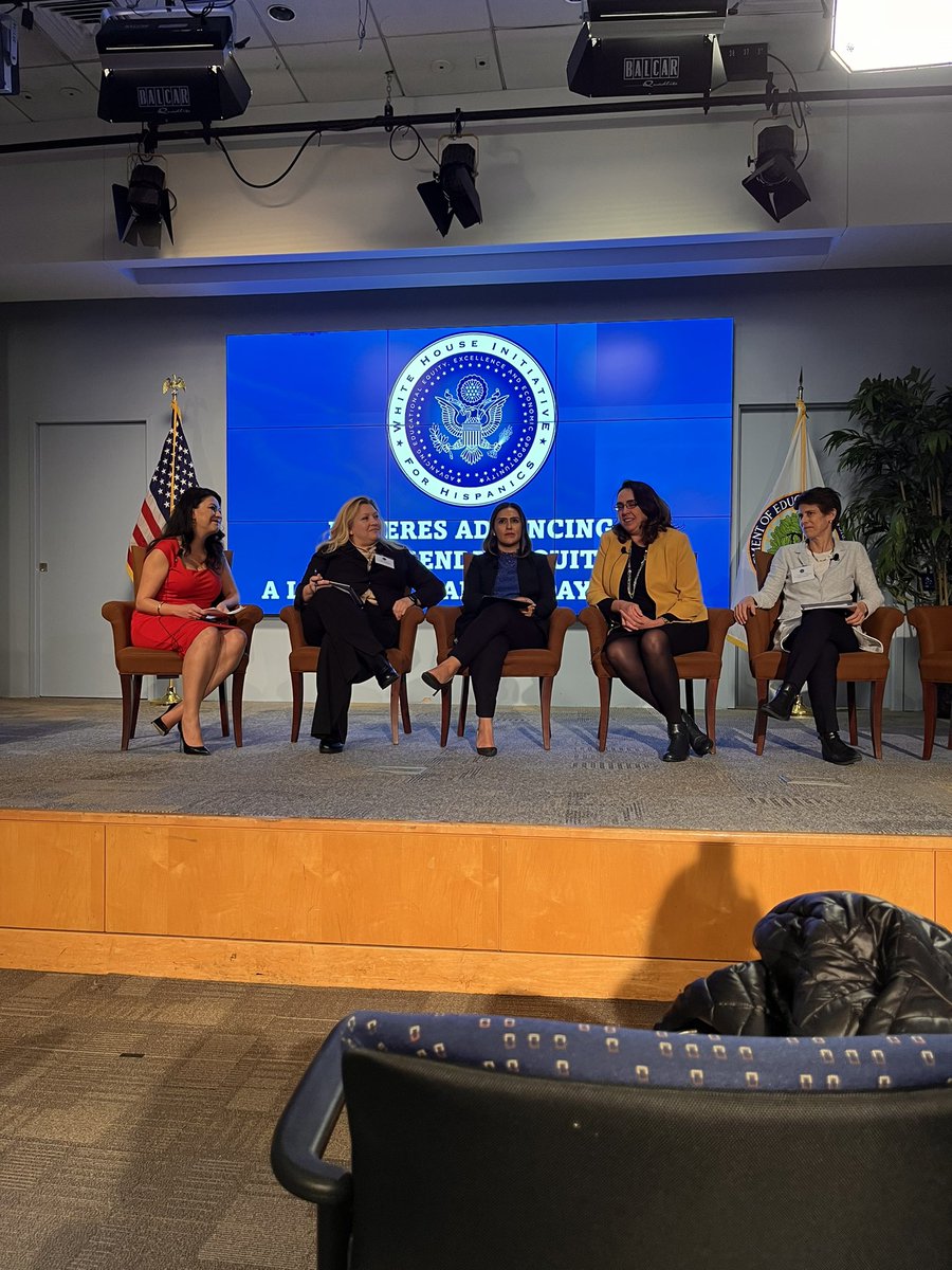 SHPE's tweet photo. We are back at the @usedgov with the White House Initiative for Hispanics for a “Mujeres Advancing Pay &amp; Gender Equity” panel discussion. Thank you to the @WhiteHouseHPI for having this important conversation on #LatinaEqualPay Day!

#SHPEtinas #Págale https://t.co/dycfkU7yEK