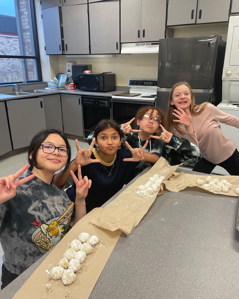 Harbor Lights Middle School tweet media