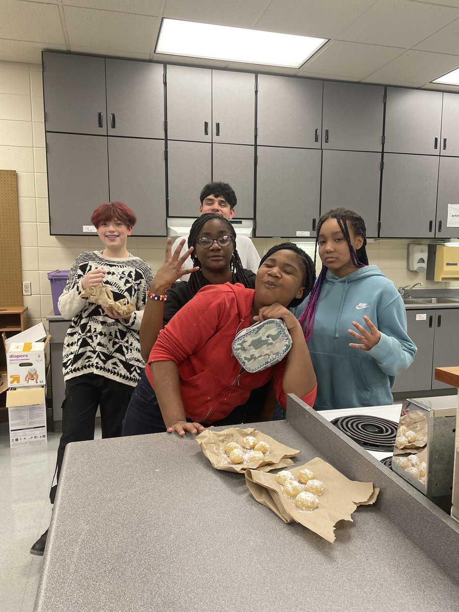 Harbor Lights Middle School tweet media