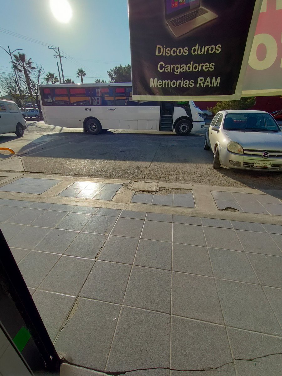 GAMONGI's tweet photo. Camiones Settepi obstruyendo estacionamientos de plaza comercial @policiasaltillo @GrupoSettepi  favor de hacer rondines en blvd. Minería col. Bonanza y blvd. Valdés Sánchez entre 3pm y 4pm  @CICsal @chema_fraustro https://t.co/TImLwYrecg