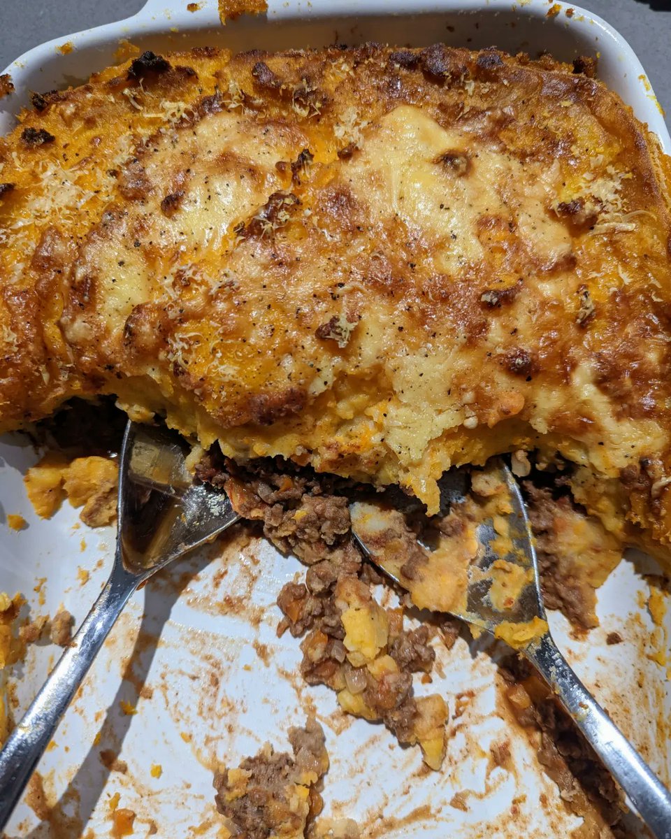 markbwwelford's tweet photo. I think the cottage pie seemed to go down well tonight... #comfortfood #cookingforfriends https://t.co/YsLRUcxEOi
