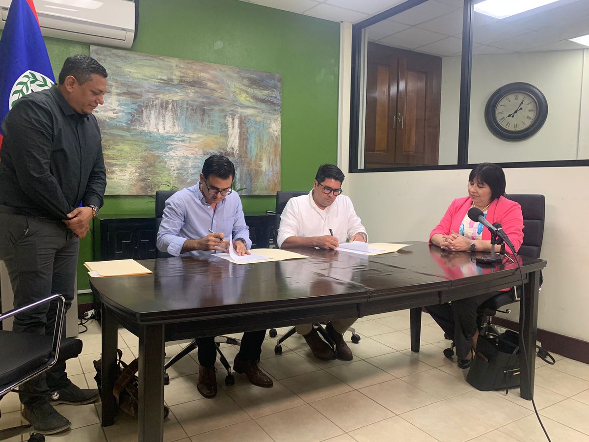 belizerealtors's tweet photo. The MOU has been signed! 🙌🏽 Two associations become one, we look forward to growing Belize's real estate industry. Click the link below to learn more! 🇧🇿

https://t.co/8WjQbUUXCM

#BNAR #AREBB #MOU #BelizeRealEstate https://t.co/mp7Ar3Spxq