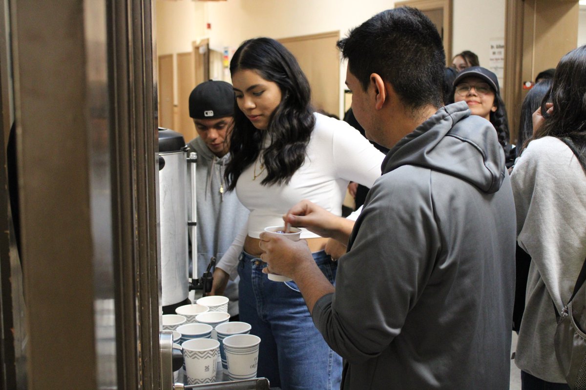 CHSYRBK1911's tweet photo. Our Tigers getting their study on at Cocoa&amp;Cram🐯📚 @ChaffeyHSTigers https://t.co/zGnBHfSmZg