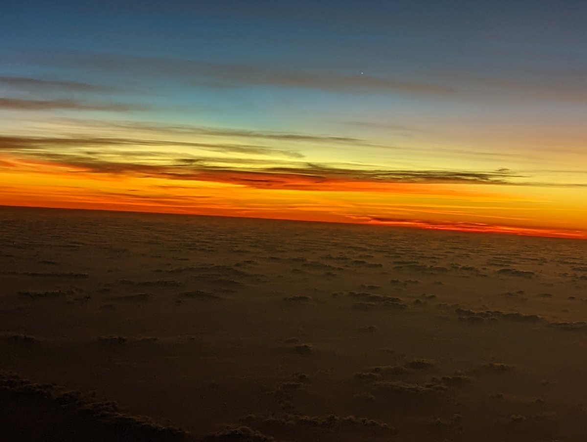 6eprasad's tweet photo. Nirvana at FL 390! Blessed!!!
#pilotlife #officeview https://t.co/5icL65KOp7