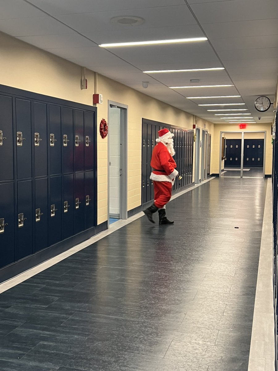 KrishPsych's tweet photo. Oh no! Look whose out there!!! Mr. Claus come a visiting the Psych class😊😊 https://t.co/D9qeavmhvG